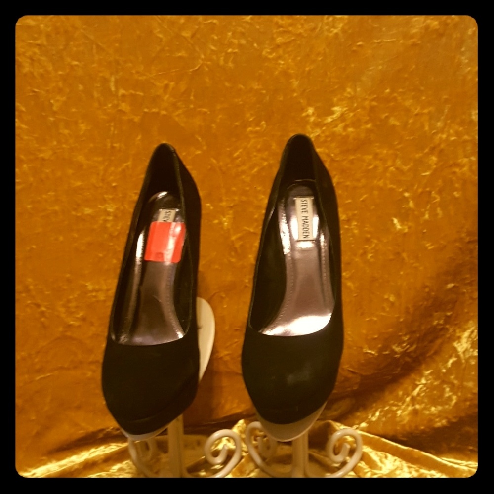 Steve Madden black pump